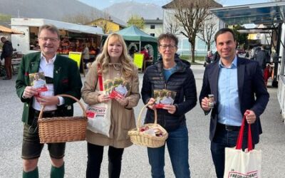 Begegnungen und Gespräche am Wochenmarkt in Ebensee – Redma miteinond!
