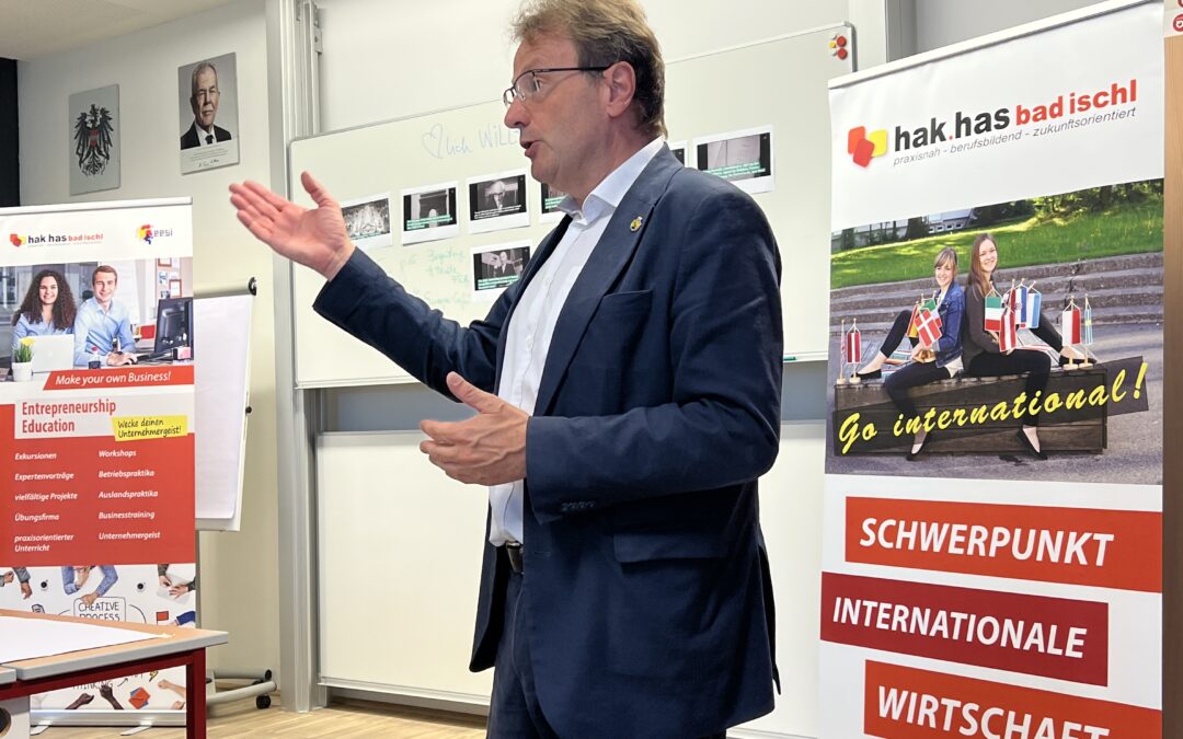 Im Gespräch mit Schülerinnen und Schüler der HAK Bad Ischl
