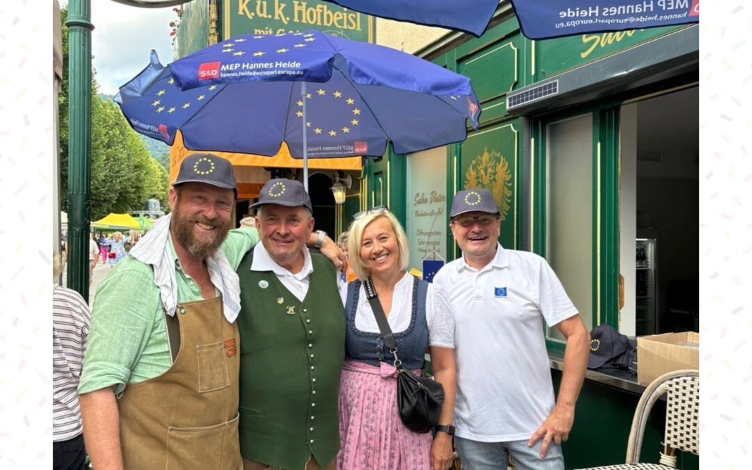 „Gmiatlich zamsteh’n“ beim Stadtfest in Bad Ischl – Europatreff vor meinem Büro!