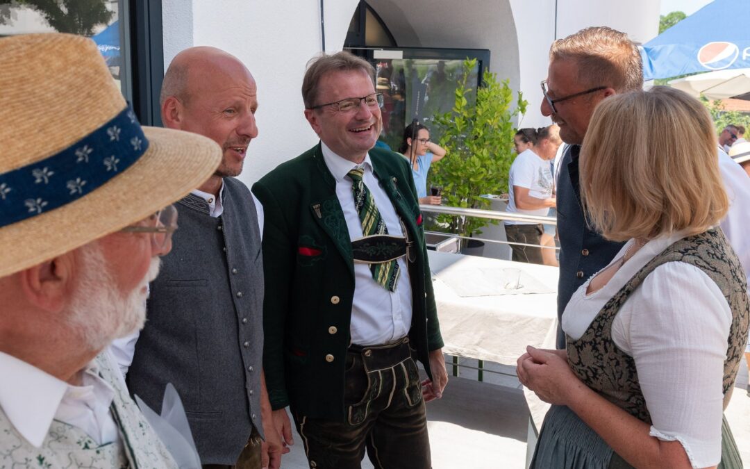 Ich bin an einem Wirtshaus beteiligt- als Genossenschafter am Steilstufenwirt in St. Oswald bei Haslach!